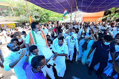 ഐശ്വര്യ കേരള യാത്രയില് രമേശ് ചെന്നിത്തല ഫോട്ടോ ഫെയ്സ്ബുക്ക്