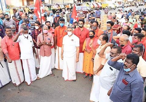 ആര്എസ്എസ്-ബിജെപി പ്രവര്ത്തകര് സിപിഎമ്മില് ചേര്ന്ന രാഷ്ട്രീയ വിശദീകരണ യോഗത്തില് നിന്ന്/ ഫെയ്സ്ബുക്ക്