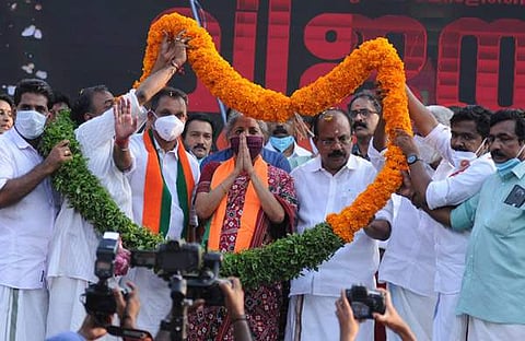 വിജയ യാത്രയ്ക്കു തൃപ്പൂണിത്തുറയില് നല്കിയ സ്വീകരണം/എ സനേഷ്