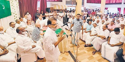 അബ്ദുൽ ഗഫൂറിന്റെ സ്ഥാനാർത്ഥിത്വത്തിനെതിരെ അഹമ്മദ് കബീർ വിഭാഗം തിങ്കളാഴ്ച ചേർന്ന സമാന്തര കൺവൻഷൻ/ഫോട്ടോ: ദി ന്യൂ ഇന്ത്യന് എക്സ്പ്രസ്
