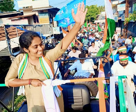 കായംകുളത്ത് കോൺഗ്രസ് സ്ഥാനാർത്ഥി അരിത ബാബു പര്യടനത്തിൽ