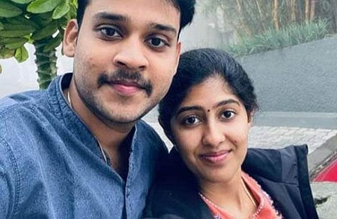 കോവിഡ് വാക്സിന് എടുത്തതിനെത്തുടര്ന്നു മരിച്ച, ഡോ. ഹരി ഹരിണിയുടെ, സാമൂഹ്യ മാധ്യമങ്ങളില് പ്രചരിച്ച ചിത്രം
