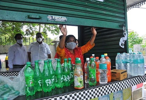 പ്രസന്ന കട വീണ്ടും തുറന്നപ്പോള്/ ചിത്രം: എ സനേഷ്