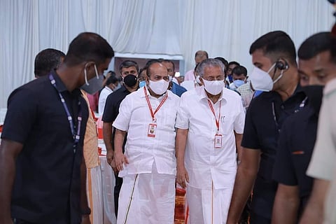 കോടിയേരി ബാലകൃഷ്ണനും പിണറായി വിജയനും ജില്ലാ സമ്മേളനത്തില്/ഫെയ്സ്ബുക്ക്