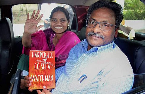 പ്രൊഫ. ജിഎന് സായിബാബ ഭാര്യ വസന്തയ്ക്കൊപ്പം/ഫയല്