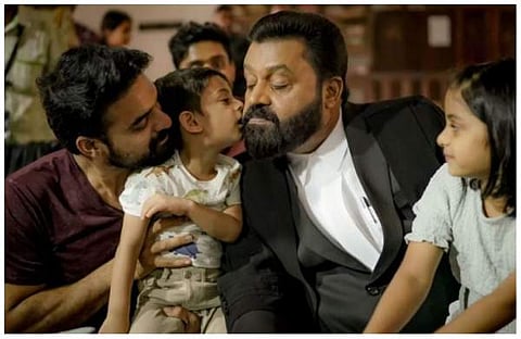 സുരേഷ് ഗോപിക്ക് സ്നേഹചുംബനം നൽകി തഹാൻ ടൊവിനോ/ ചിത്രം: ഇൻസ്റ്റഗ്രാം