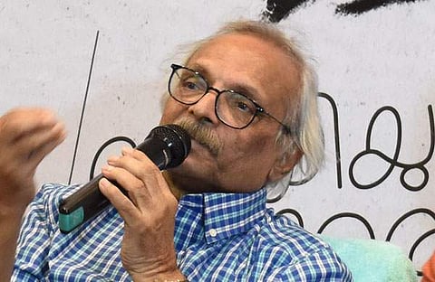 എം മുകുന്ദന് ദമാമിലെ പരിപാടിയില് സംസാരിക്കുന്നു
