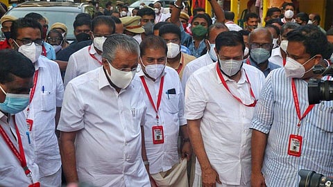 സമ്മേളന വേദിയിലേക്ക് മുഖ്യമന്ത്രി പിണറായി വിജയന് എത്തുന്നു/ഫെയ്സ്ബുക്ക്