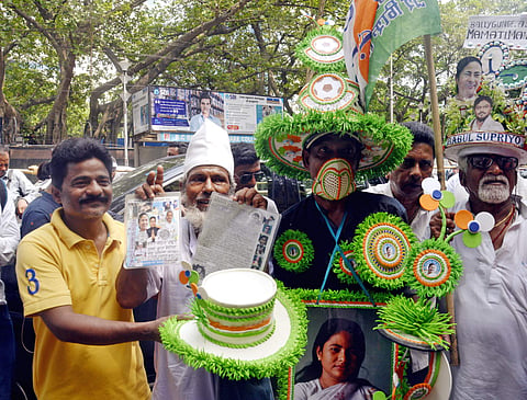 തൃണമൂല് പ്രവര്ത്തകരുടെ ആഹ്ലാദപ്രകടനം/എഎന്ഐ
