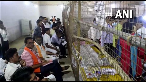 നാലു സംസ്ഥാനങ്ങളിലെ ഉപതെരഞ്ഞെടുപ്പ് ഫലം ഇന്നറിയാം; ശത്രുഘ്നന് സിന്ഹയ്ക്കും ബാബുല് സുപ്രിയോക്കും നിര്ണായകം
