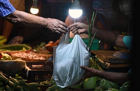 പ്ലാസ്റ്റിക് നിരോധനം പ്രാബല്യത്തില്/എഎഫ്പി