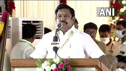 ഇ പളനിസ്വാമി ജനറല് കൗണ്സില് യോഗത്തില് സംസാരിക്കുന്നു