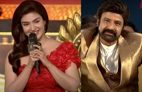വീര സിംഹ റെഡ്ഡിയുടെ പ്രീറിലീസ് ചടങ്ങിൽ പ്രസംഗിക്കുന്ന ഹണി റോസ്, കേട്ടിരിക്കുന്ന നന്ദമുറി ബാലകൃഷ്ണ/ വിഡിയോ സ്ക്രീൻഷോട്ട്