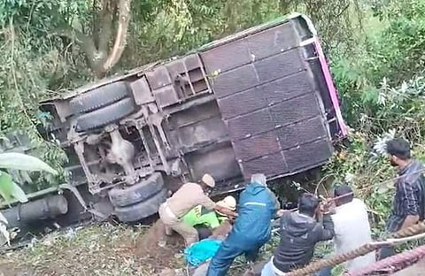 അപകടത്തിൽപ്പെട്ട ബസ്/ പിടിഐ