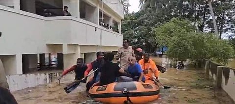 ചിത്രം: എക്സ്