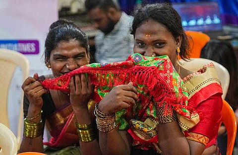 സ്വവര്ഗ ദമ്പതിമാര്ക്ക് ദത്തെടുക്കാന് അവകാശമില്ലെന്ന് സുപ്രീം കോടതി/പിടിഐ