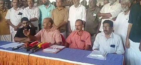 പുതിയ പാര്ട്ടി പ്രഖ്യാപിച്ച് ആര്ജെഡി സംസ്ഥാന ഘടകം നേതാക്കള് മാധ്യമങ്ങളെ കാണുന്നു