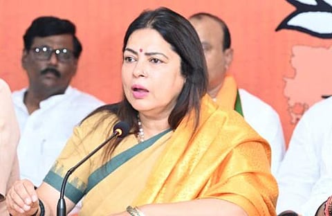 ചിത്രം: എക്സ്