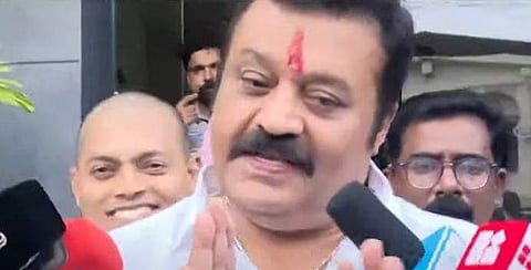 സുരേഷ് ഗോപി മാധ്യമങ്ങളോട് പ്രതികരിക്കാതെ മടങ്ങുന്നു/ ടെലിവിഷന് ചിത്രം