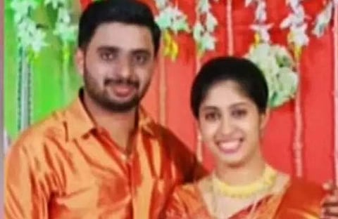 അമല് റെജി, മീര