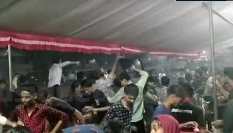 അധ്യാപകരും രക്ഷിതാക്കളും വിദ്യാര്ഥികളും തമ്മില് തല്ലുന്നതിന്റെ വീഡിയോ ദൃശ്യം
