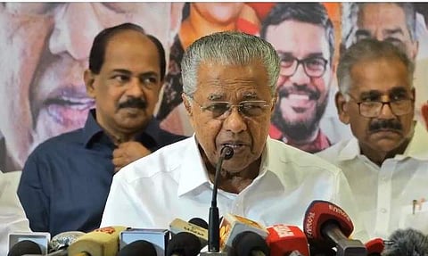 പിണറായി വിജയന് ആലപ്പുഴയില് മാധ്യമങ്ങളെ കാണുന്നു