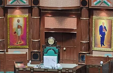 മുന് പ്രധാനമന്ത്രി ജവഹര്ലാല് നെഹ്രുവിന്റെ ചിത്രം മാറ്റി പകരം ഡോ. ബി ആര് അംബേദ്കറിന്റെ ചിത്രം വെച്ചിരിക്കുന്നു/ വീഡിയോ സ്ക്രീന്ഷോട്ട്