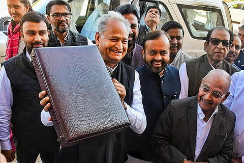 ബജറ്റ് അവതരണത്തിനായി എത്തിയ രാജസ്ഥാന് മുഖ്യമന്ത്രി അശോക് ഗെഹ് ലോട്ട്/ പിടിഐ