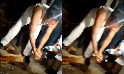 ബ്രജേന്ദ്ര സിങ് യാദവിന് നേരെ പൊടിയെറിഞ്ഞു / ചിത്രം സ്ക്രീൻഷോട്ട്