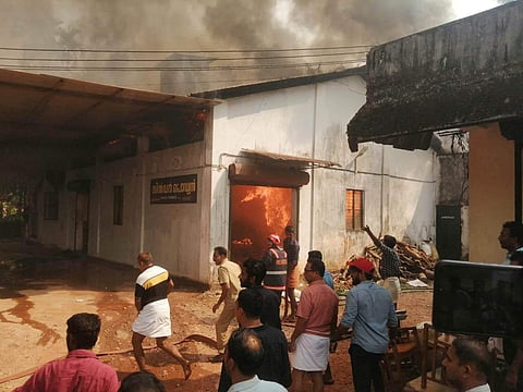 ബാലുശേരിയിലെ വെളിച്ചെണ്ണ കമ്പനിക്ക് തീപിടിച്ചപ്പോള്