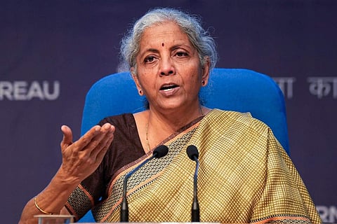 കേന്ദ്ര ധനകാര്യ മന്ത്രി നിർമല സീതാരാമൻ വാർത്താ സമ്മേളനത്തിനിടെ/ പിടിഐ