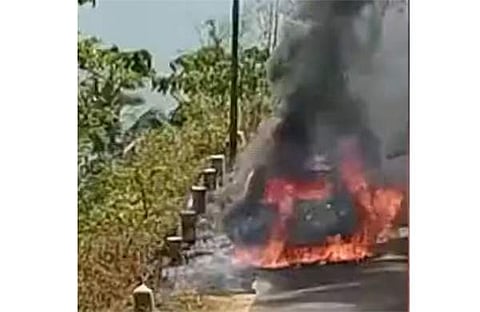 കാസര്കോട്ട് ഓടിക്കൊണ്ടിരുന്ന കാറിന് തീപിടിച്ചപ്പോള്, സ്ക്രീന്ഷോട്ട്