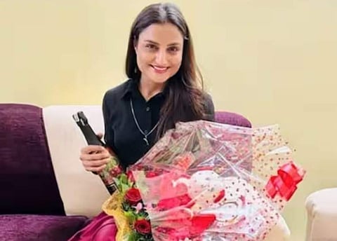 ബംഗളൂരുവില് നാലാംനിലയില് നിന്നുവീണുമരിച്ച എയര് ഹോസ്റ്റസ്/ ട്വിറ്റര്