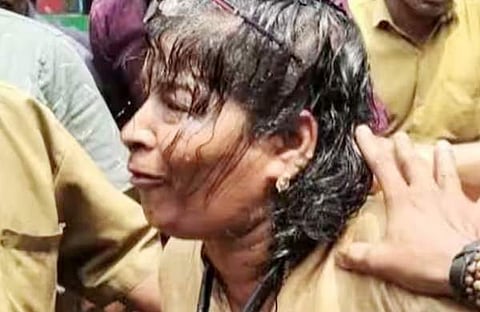 പട്ടാപ്പകല് ആത്മഹത്യയ്ക്ക് ശ്രമിച്ച യുവതിയെ നാട്ടുകാര് തടഞ്ഞപ്പോള്, സ്ക്രീന്ഷോട്ട്