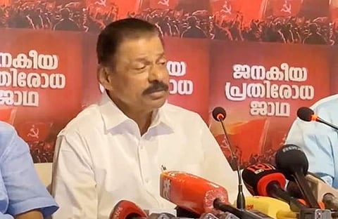 സിപിഎം സംസ്ഥാന സെക്രട്ടറി എംവി ഗോവിന്ദന് മാധ്യമങ്ങളെ കാണുന്നു