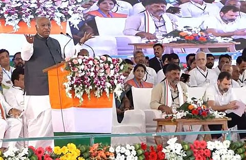 കോൺഗ്രസ് പ്രസിഡന്റ് ഖാർഗെ പ്രസംഗിക്കുന്നു/ ഫെയ്സ്ബുക്ക്