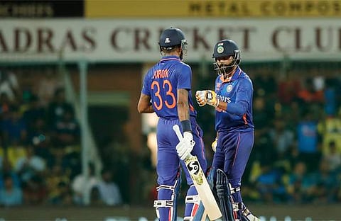 ജഡേജയും ഹാര്ദികും ക്രീസില്, image credit: BCCI