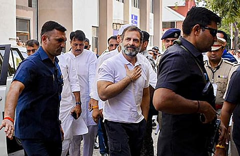 വിധി കേള്ക്കുന്നതിനായി രാഹുല് ഗാന്ധി സൂറത്ത് കോടതിയിലേക്കു വരുന്നു/പിടിഐ