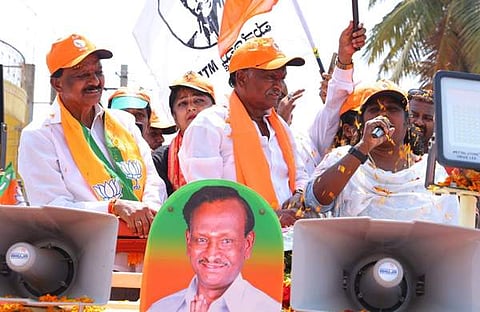 തെരഞ്ഞടുപ്പ് പ്രചാരണത്തിനിടെ എന് നാഗരാജു