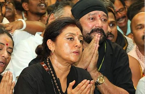 പാർവതിയും ജയറാമും ശബരിമല ദർശനം നടത്തുന്നു/ ചിത്രം ഇൻസ്റ്റാഗ്രം