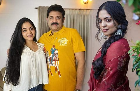 കൃഷ്ണ കുമാറും അഹാനയും/ ഇൻസ്റ്റഗ്രാം