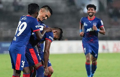 ഗോൾ നേട്ടമാഘോഷിക്കുന്ന ബംഗളൂരു താരങ്ങൾ/ ട്വിറ്റർ