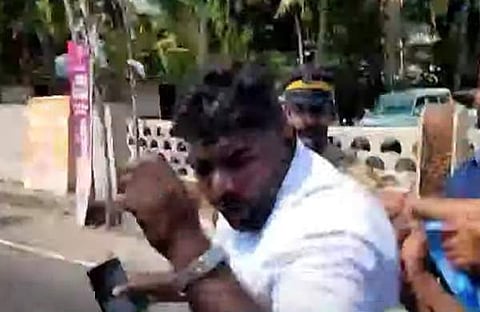 മോദിക്കെതിരെ പ്രതിഷേധിച്ച യൂത്ത് കോണ്ഗ്രസ് പ്രവര്ത്തകന്