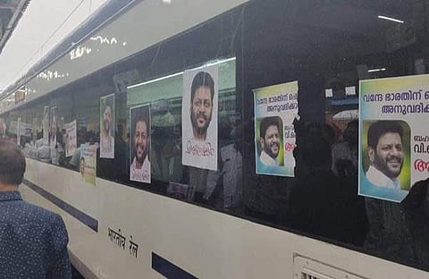 വന്ദേഭാരത് എക്സ്പ്രസിന്റെ ബോഗിയില് വികെ ശ്രീകണ്ഠന്റെ പോസ്റ്റര് പതിപ്പിച്ച യൂത്ത് കോണ്ഗ്രസ് പ്രവര്ത്തകര്