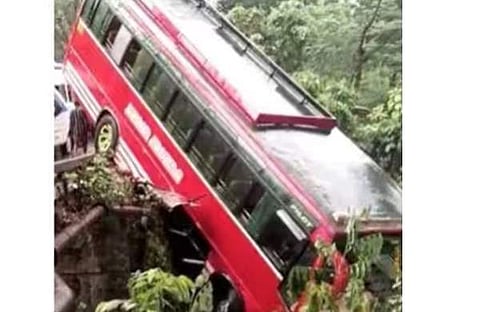 തൃശൂരില് സ്വകാര്യ ബസ് തോട്ടിലേക്ക് മറിഞ്ഞപ്പോള്, സ്ക്രീന്ഷോട്ട്