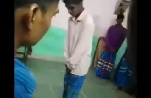 ഒന്നാം വര്ഷ വിദ്യാര്ഥികളെ ചാട്ടവാര് കൊണ്ട് തല്ലുന്ന ദൃശ്യം