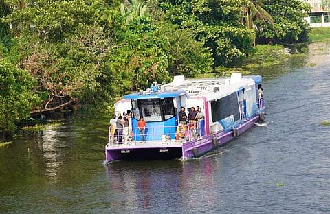വാട്ടർ മെട്രോ: വൈറ്റില-കാക്കനാട് സര്വീസും ഹിറ്റ്; രാവിലെയും വൈകിട്ടും മൂന്നു വീതം സർവീസുകൾ