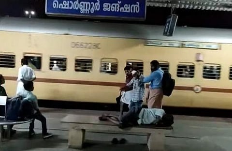 പരിക്കേറ്റ ദേവൻ/ ടെലിവിഷൻ ചിത്രം