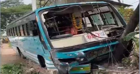 അപകടത്തില്പ്പെട്ട ബസ്