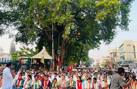 യുഡിഎഫ് സംഘടിപ്പിച്ച സെക്രട്ടേറിയറ്റ് വളയല് സമരത്തില്നിന്ന്/വിഡി സതീശന് പങ്കുവച്ച ചിത്രം